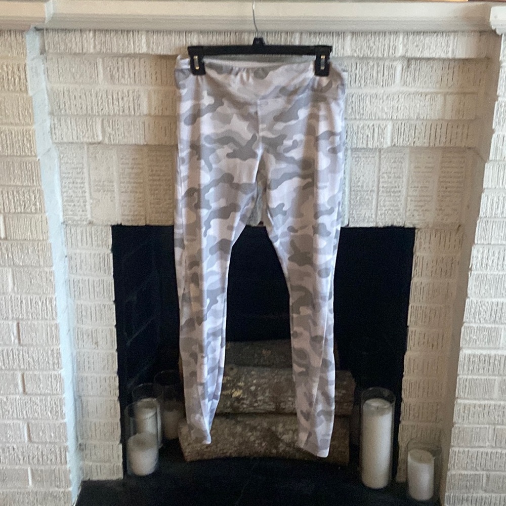 White camo leggings